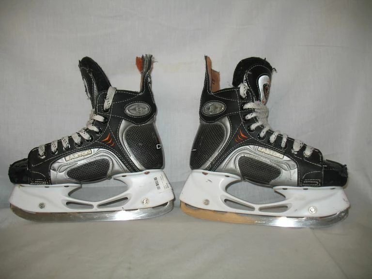 Used Easton Synergy 1500 Size 3 R Ice Hockey Skates 5 Used Easton Synergy 1500 Size 3 R Ice Hockey Skates
