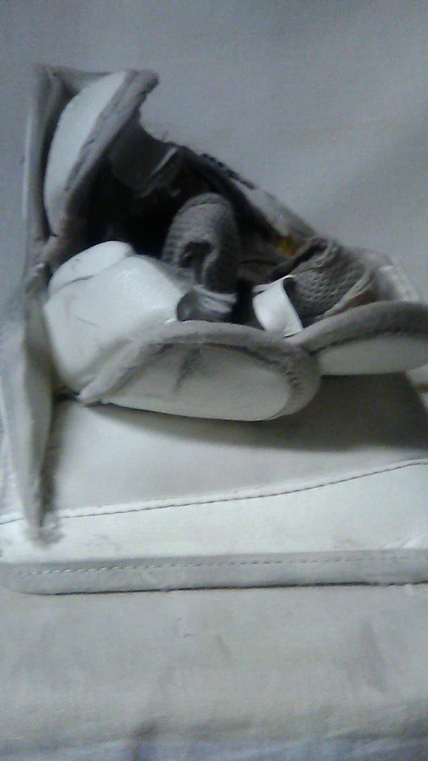 Used Boddam XCell Size Int Reg (Rt Hand) Wht-Blk-Gld Ice Hockey Goalie Blocker 4 Used Boddam XCell Size Int Reg (Rt Hand) Wht-Blk-Gld Ice Hockey Goalie Blocker