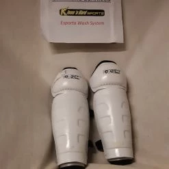 Ice Hockey Protective Used CCM Ice Hockey Size 10" Shin Pads