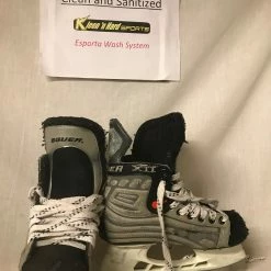 Used Bauer Vapor XIX Size 4 D Ice Hockey Skates