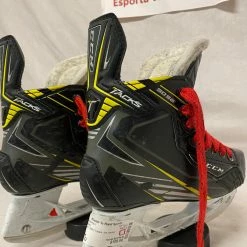 Used CCM 5092 Tacks Size 2 D Ice Hockey Skates