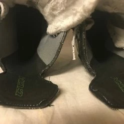 Used Bauer Vapor APX2 Size 4 D Ice Hockey Skates