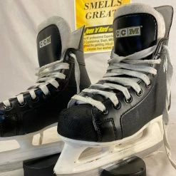 Used CCM Champion 90 Size 2 D Ice Hockey Skates