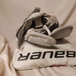 Used Bauer X:40 Size Sr Reg (Rt Hand) White-Red Ice Hockey Goalie Blocker