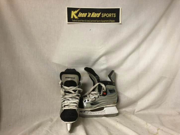 Bauer Used Vapor Size 2.5 Ice Hockey Skates 3 Bauer Used Vapor Size 2.5 Ice Hockey Skates