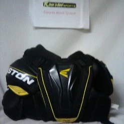 Used Easton RS II Ice Hockey Size Jr M Shoulder Pads 6 Used Easton RS II Ice Hockey Size Jr M Shoulder Pads