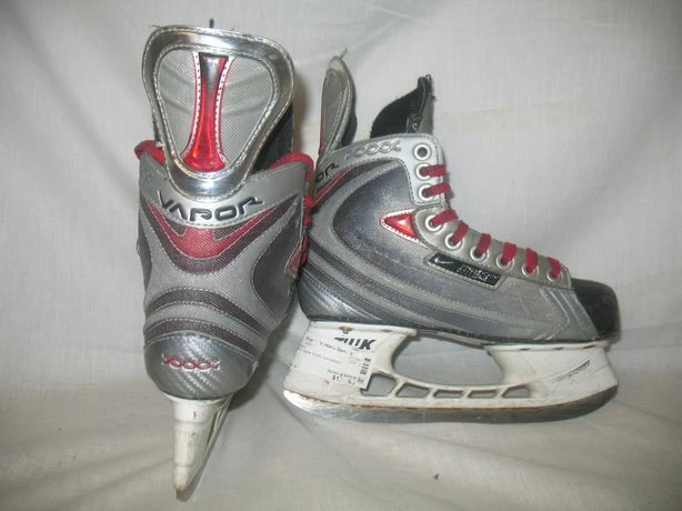 Used Bauer Vapor XXXX Size 3 D Ice Hockey Skates 3 Used Bauer Vapor XXXX Size 3 D Ice Hockey Skates