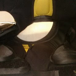 Used Easton RS II Ice Hockey Size Jr M Shoulder Pads 7 Used Easton RS II Ice Hockey Size Jr M Shoulder Pads