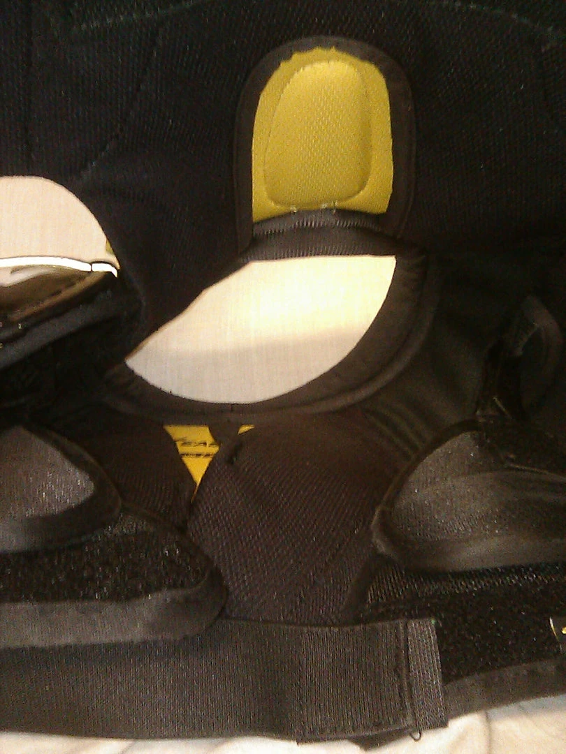 Used Easton RS II Ice Hockey Size Jr M Shoulder Pads 5 Used Easton RS II Ice Hockey Size Jr M Shoulder Pads