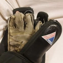 Used Vaughn B770 Size Jr Reg (Rt Hand) Black Ice Hockey Goalie Blocker