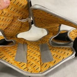 Lacrosse New And Used Used Warrior Vapor Black Silver Size Yth M Lacrosse Shoulder Pads