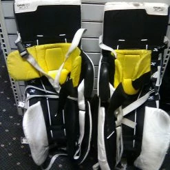 Used Bauer ONE90 Size 31