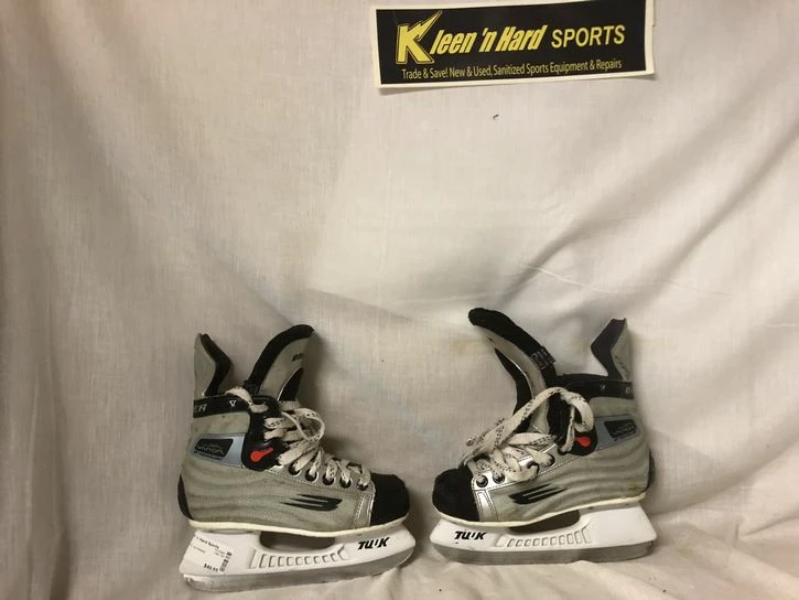 Bauer Used Vapor Size 2.5 Ice Hockey Skates 4 Bauer Used Vapor Size 2.5 Ice Hockey Skates